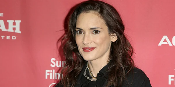 Deși aparent nu există nici o asemănare, multă lume a confundat o cu Winona Ryder (49 de ani) jpeg