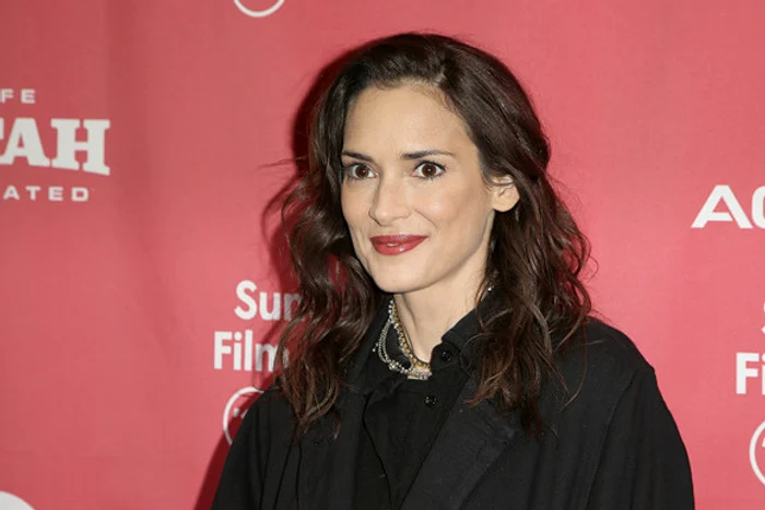 Deși aparent nu există nici o asemănare, multă lume a confundat-o cu Winona Ryder (49 de ani)