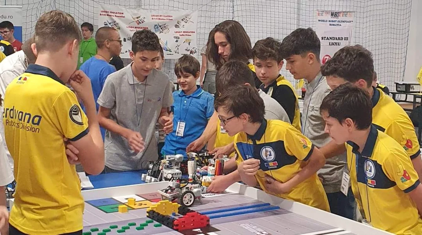 Echipa „Robot X Junior” din Târgovişte. FOTO
