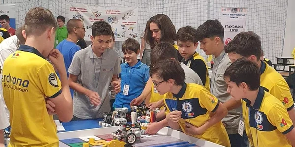 Echipa „Robot X Junior” din Târgovişte. FOTO