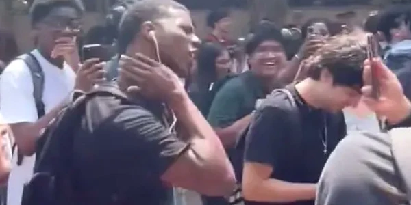 un student parodiaza uciderea lui Charlie kirk jpg
