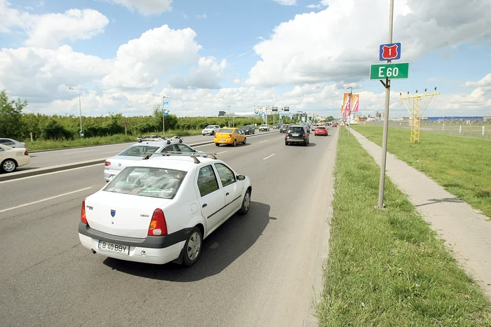 De luna viitoare, pe această porţiune de drum vor fi parapeţi din beton