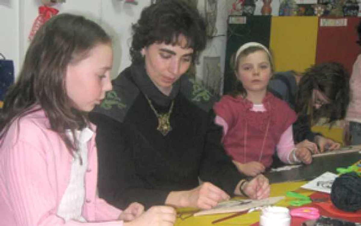 Suceava: 23 de tineri, ajutaţi să învingă boala prin artă