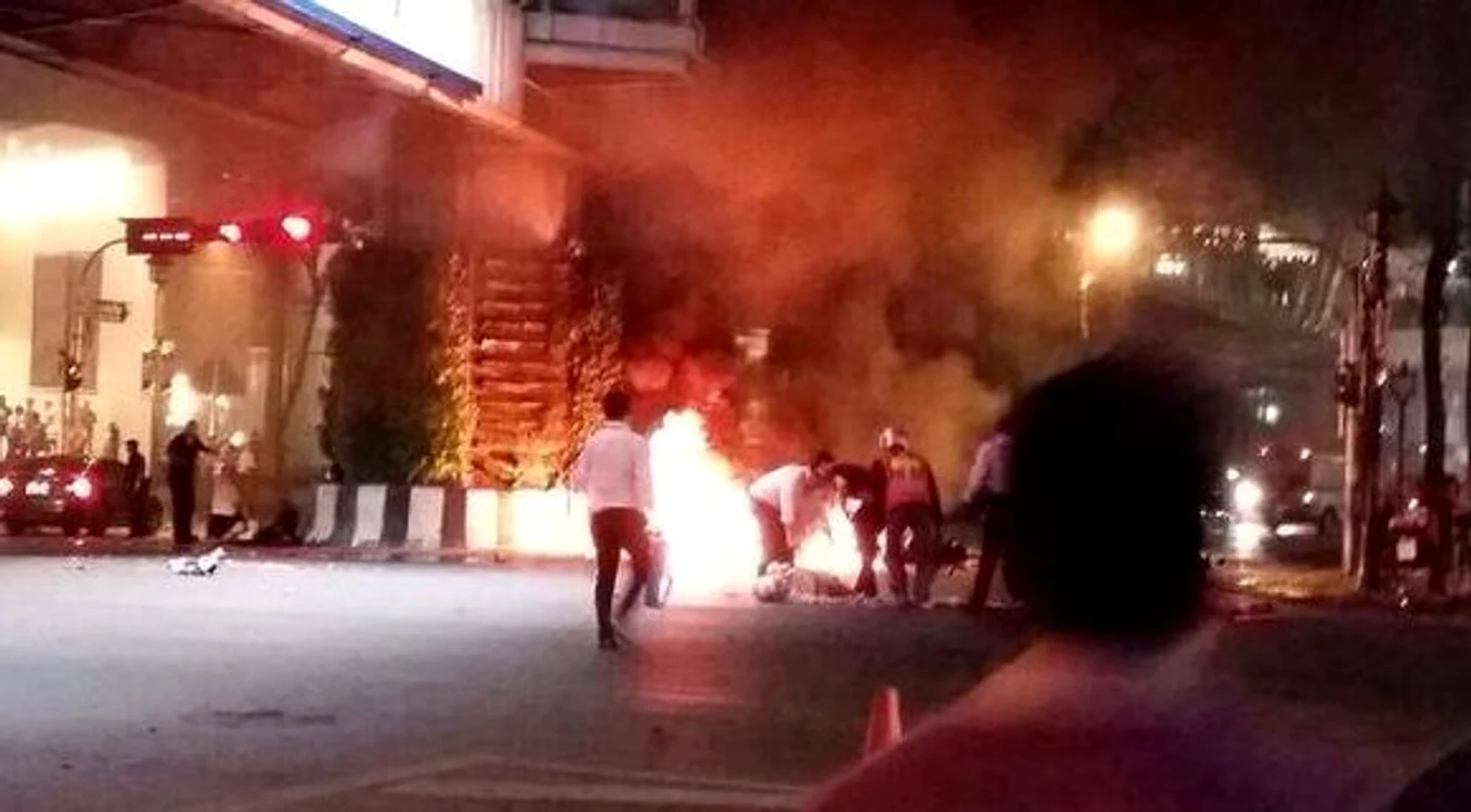 
    Explozia a avut loc în faţa unui templu hindus frecventat de turişti şi localniciFoto: Twitter  