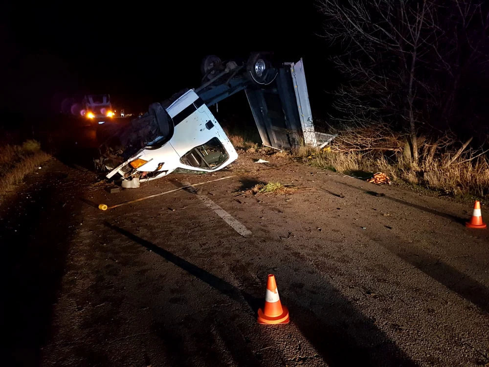 Camioneta s-a răsturnat. FOTO ISU Teleorman