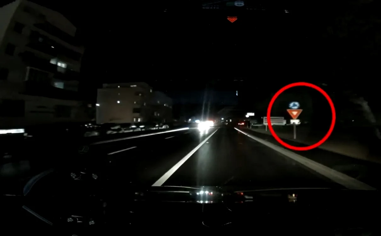 Straniul giratoriu din Cartierul Arhitecţilor în Cisnădie - Sibiu închis temporar Sursă captură video