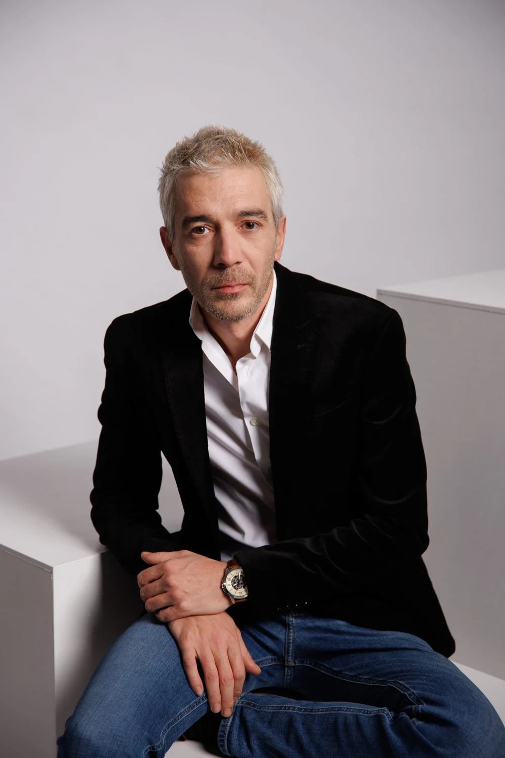 Actorul Vlad Corbeanu, managerul Teatrului Stela Popescu: „Anatomia mașinăriei umane – un teatru cu ziduri împrumutate”