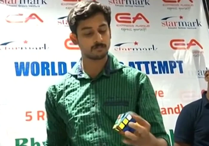 Bhargav Narasimhan poate rezolva un cub Rubik în mai puţin de 10 secundeFoto: Captură video