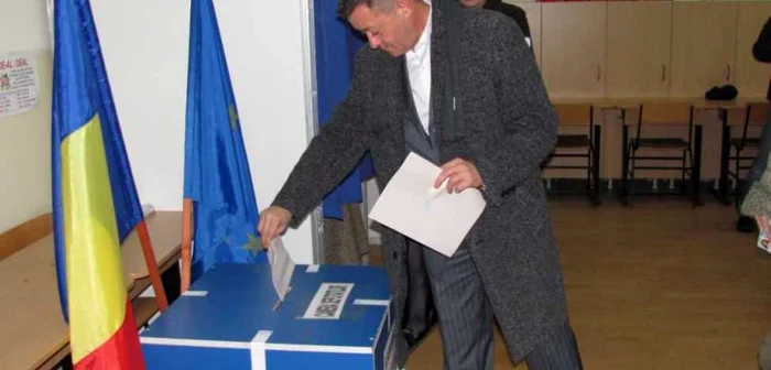 Liviu Bala a fost primul candidat care s-a prezentat la urne FOTO:Adevărul