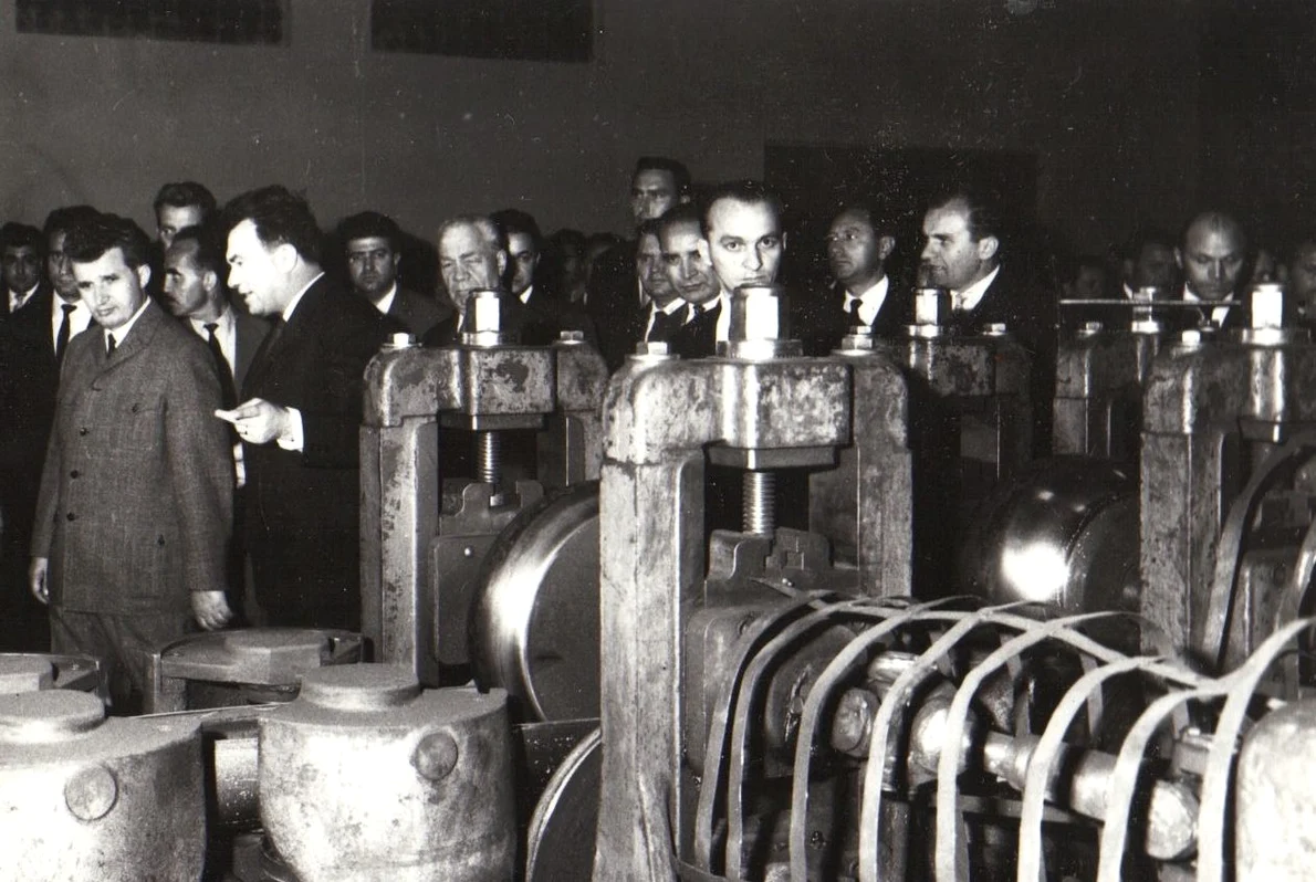 Aspect din timpul vizitei conducătorilor de partid şi de stat la Uzina Metalurgică Iaşi (© „Fototeca online a comunismului românesc”, cota: 95/1966)