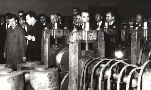 Aspect din timpul vizitei conducătorilor de partid şi de stat la Uzina Metalurgică Iaşi (© „Fototeca online a comunismului românesc”, cota: 95/1966)