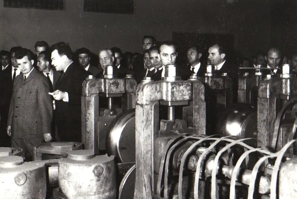 Aspect din timpul vizitei conducătorilor de partid şi de stat la Uzina Metalurgică Iaşi (© „Fototeca online a comunismului românesc”, cota: 95/1966)