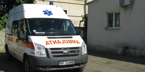Bacău: Bolnavii închipuiţi pun pe drumuri ambulanţa