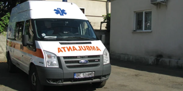 Bacău: Bolnavii închipuiţi pun pe drumuri ambulanţa