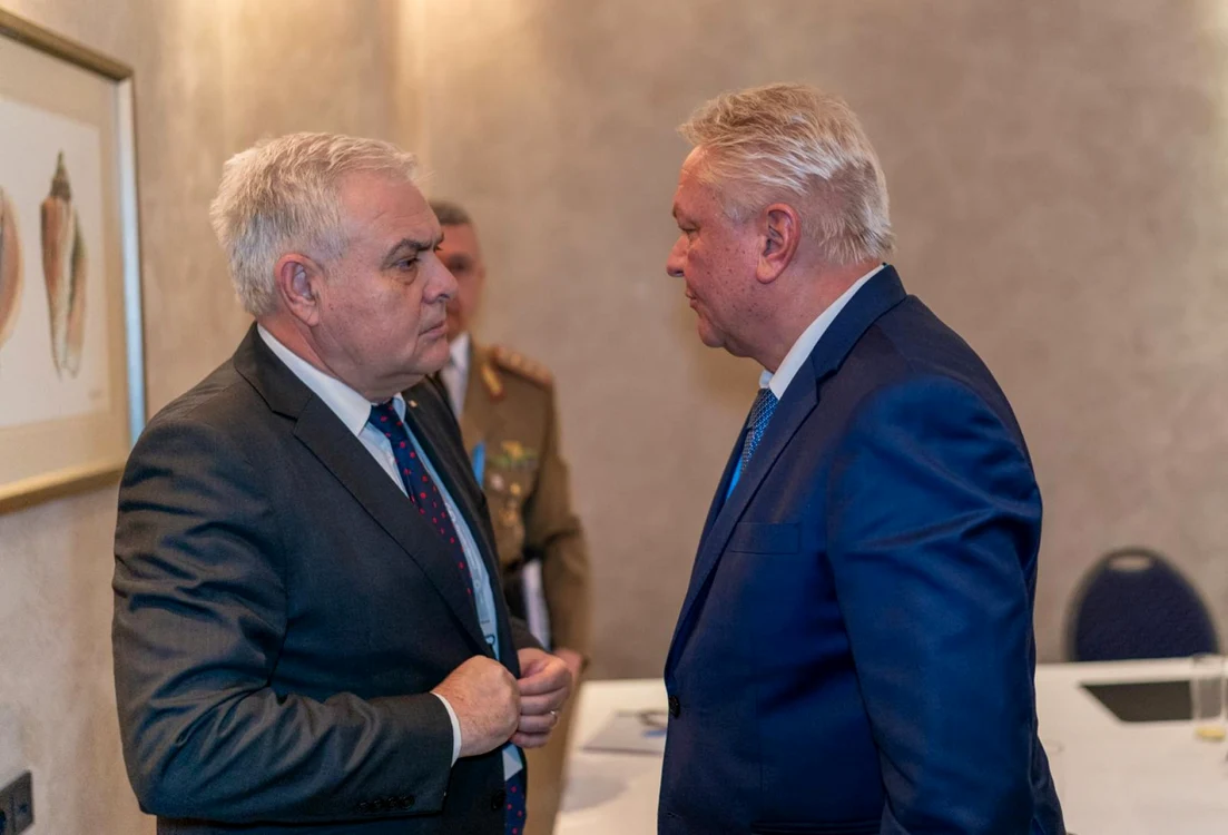 Ministrul român al Apărării, Angel Tîlvăr și  directorului general al Rheinmetall, Armin Papperger