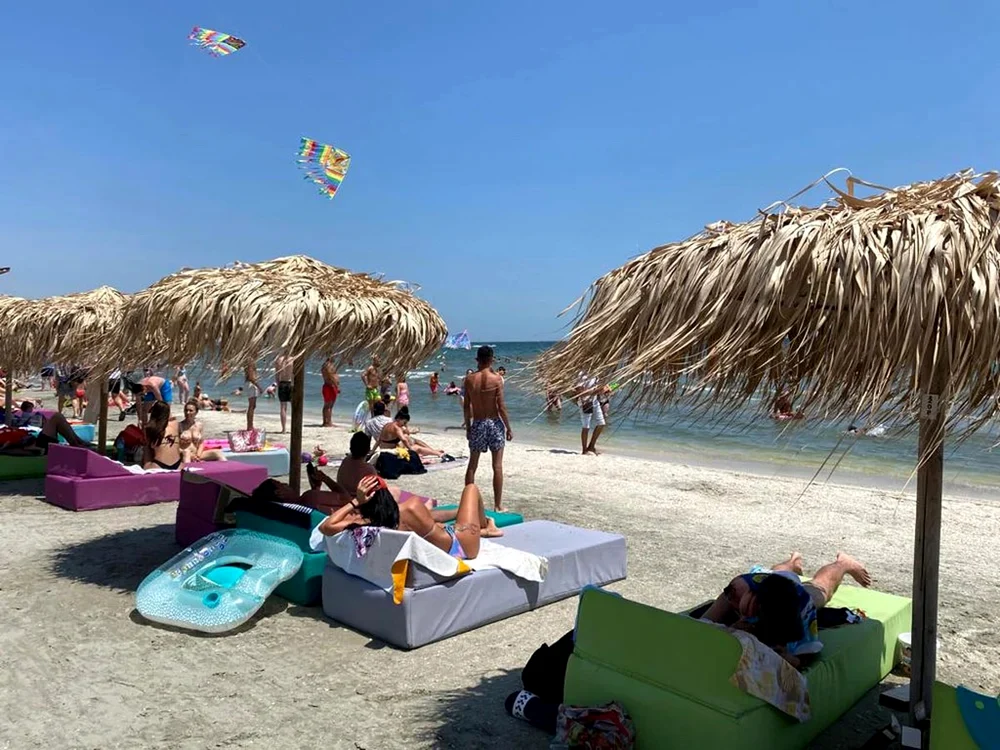 Apa Mării Negre rămâne rece, în plin sezon estival. FOTO: arhivă