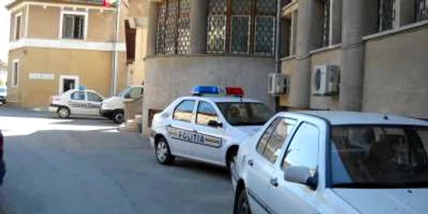 Bărbaţii din Târnăveni au fost prinşi furând cablu