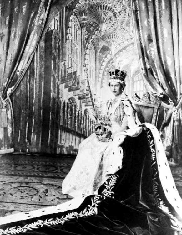 Regina Elisabeta a II-a incorornare 1953 FOTO AFP