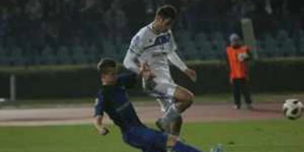 Piţurcă junior (în alb) a avut o evoluţie slabă în meciul cu Oţelul
