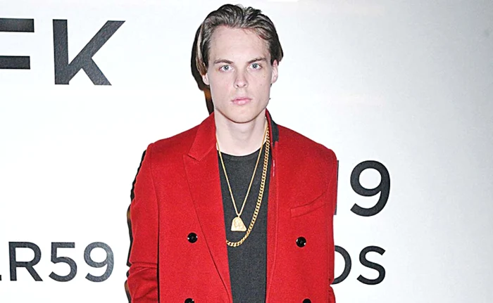 Norvegianul Gustav Magnar Witzoe, care are doar 26 de ani, şi are în conturi peste trei miliarde de dolari