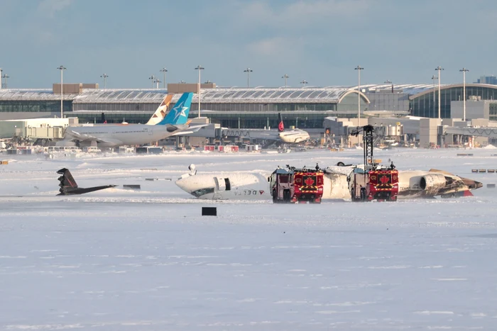 Avion Delta Airlines, răsturnat pe pistă în Toronto. Februarie 2025