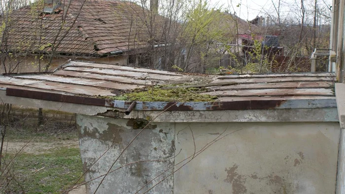 Foste locuinte ale gardienilor din cadrul comandamentului FOTO Marius Oprea