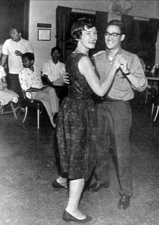 Bruce Lee dansând