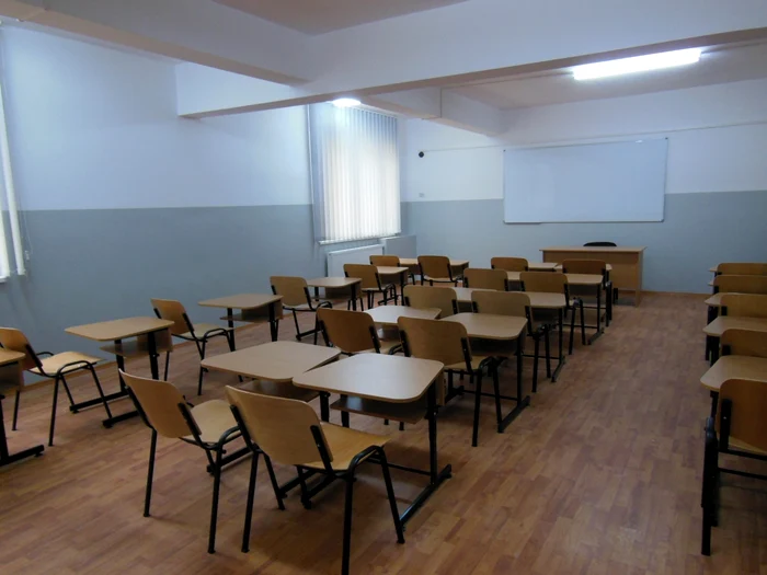 Parintii susţin financiar dotarea claselor unde învaţă copiii