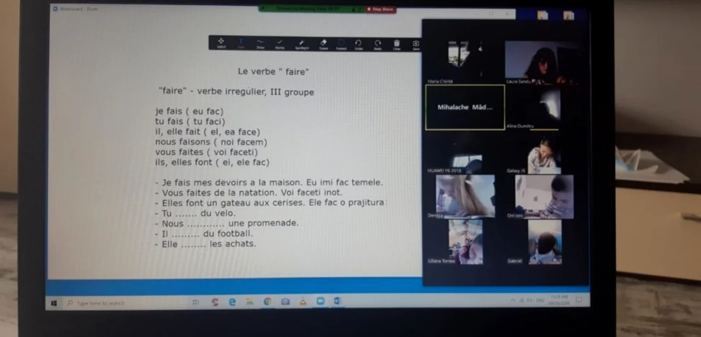 Şcoală online - foto arhivă