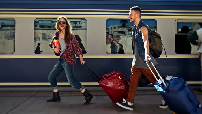 
    Studenții circulă cu trenul gratuit, dar trebuie să-si procure legitimațiile de la CFR  