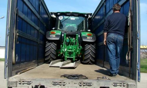 tractor furat jpeg