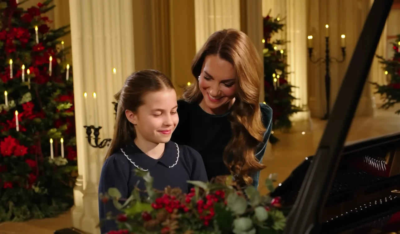 Prințesa Kate și fiica ei, Prințesa Charlotte, au cântat în duet la pian   captură de ecran (3) png
