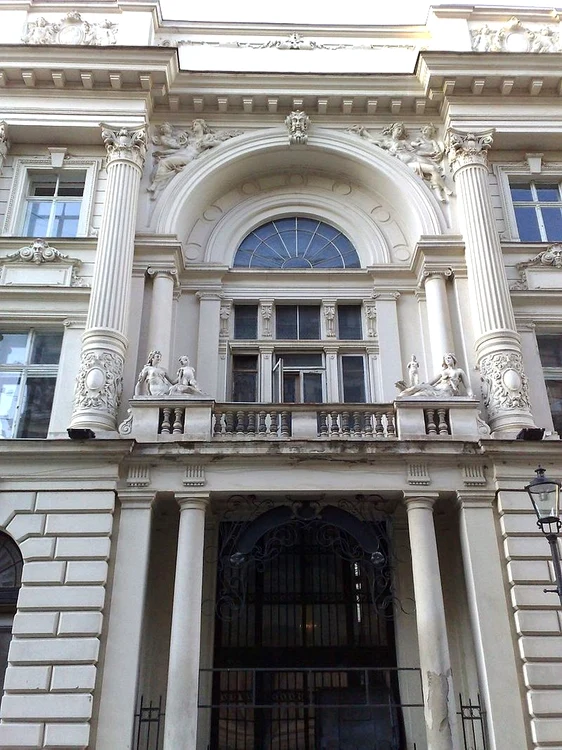 Palatul Dacia România, str Lipscani nr 18 20, sediul Pinacotecii București (© MMB)