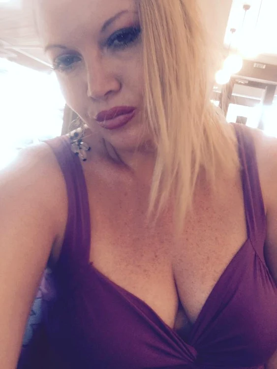 Oana Lis a fost criticată de-a lungul timpului că nu poartă sutien, deşi ar avea mare nevoie