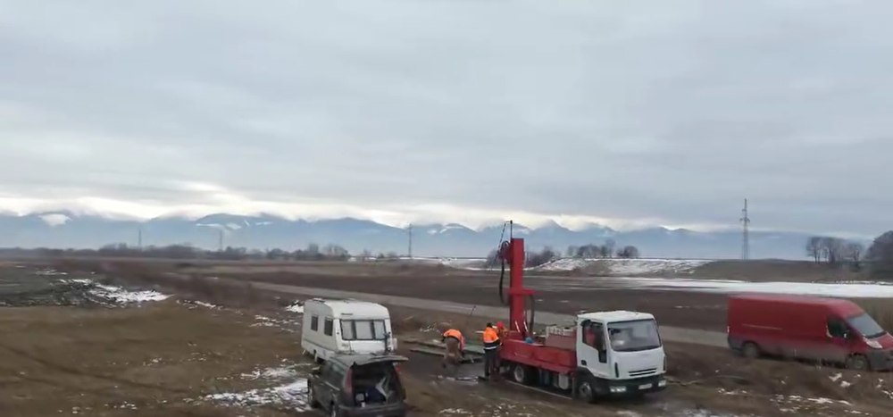 Brașov, orașul de la poalele Tâmpei, începe să se conecteze la restul lumii. După aeroport, se apropie și autostrada