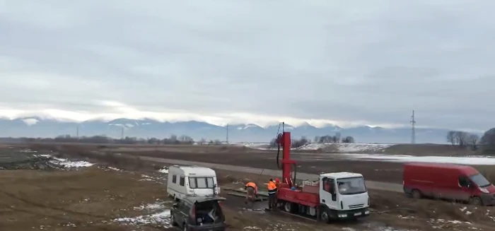 Pe unele porțiuni deja se fac lucrări la A13 Sibiu - Făgăraș FOTO DRDP Brașov