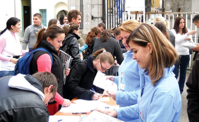 Studenții participă la Unifest