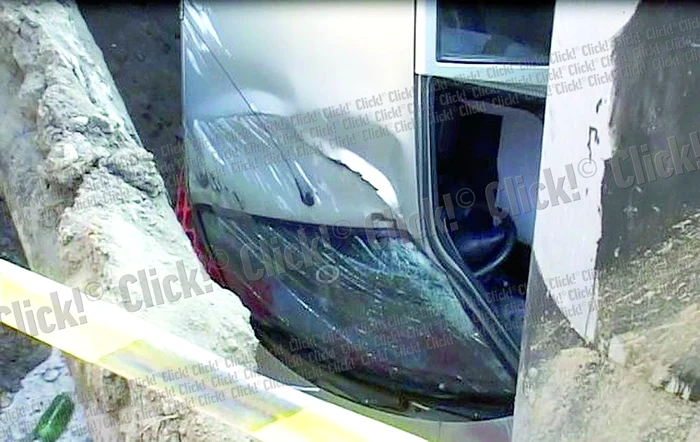 E un miracol că şoferul  a supravieţuit unei  asemenea prăbuşiri (Fotografii: Ramona Găină)