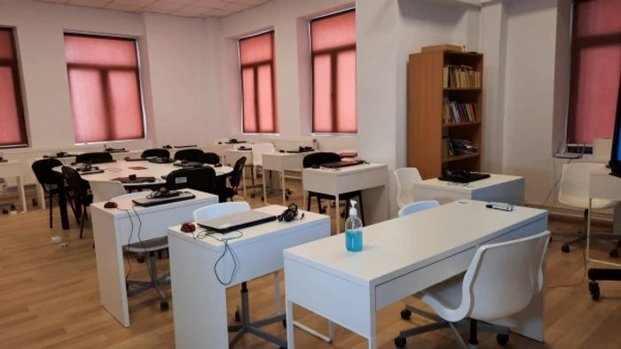 Sală de clasă dotată cu laptopuri FOTO: Liceul Tehnologic Corod