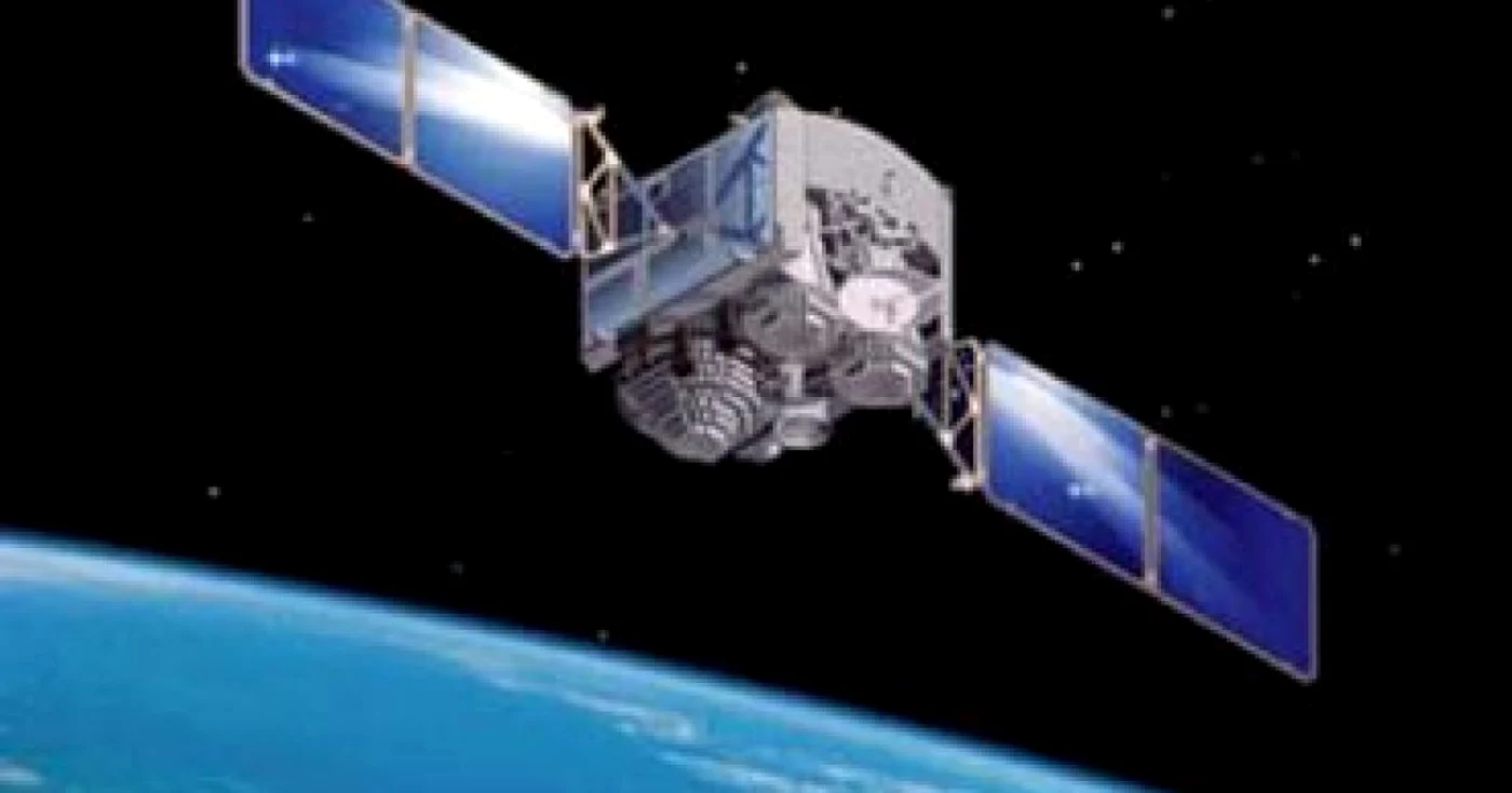 Un satelit deasupra Pământului