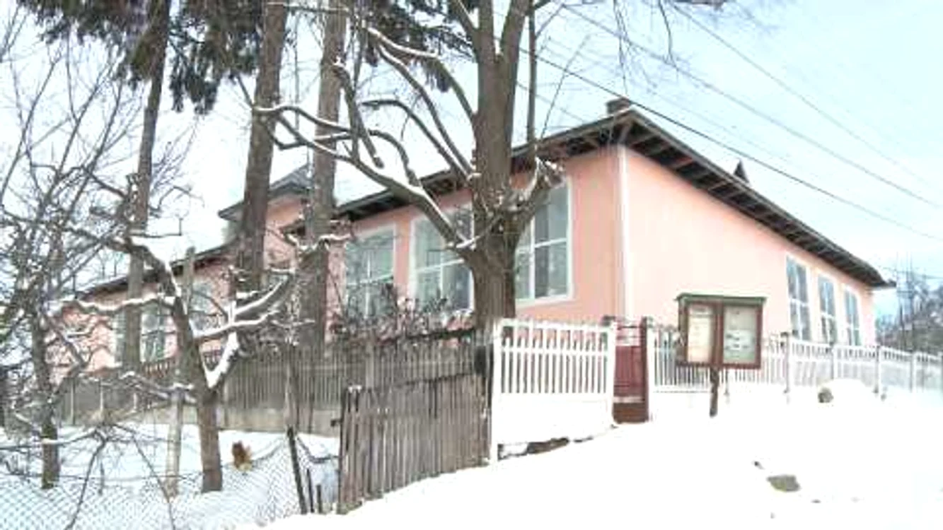 Elevii din opt şcoli clujene nu au fost la cursuri din cauza ninsorii (foto: arhivă)