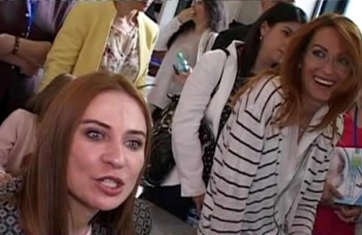 
    Adina Buzatu a încercat tratamentele prezentate la congresul anti-îmbătrânireFoto Click! de la Prima Tv  