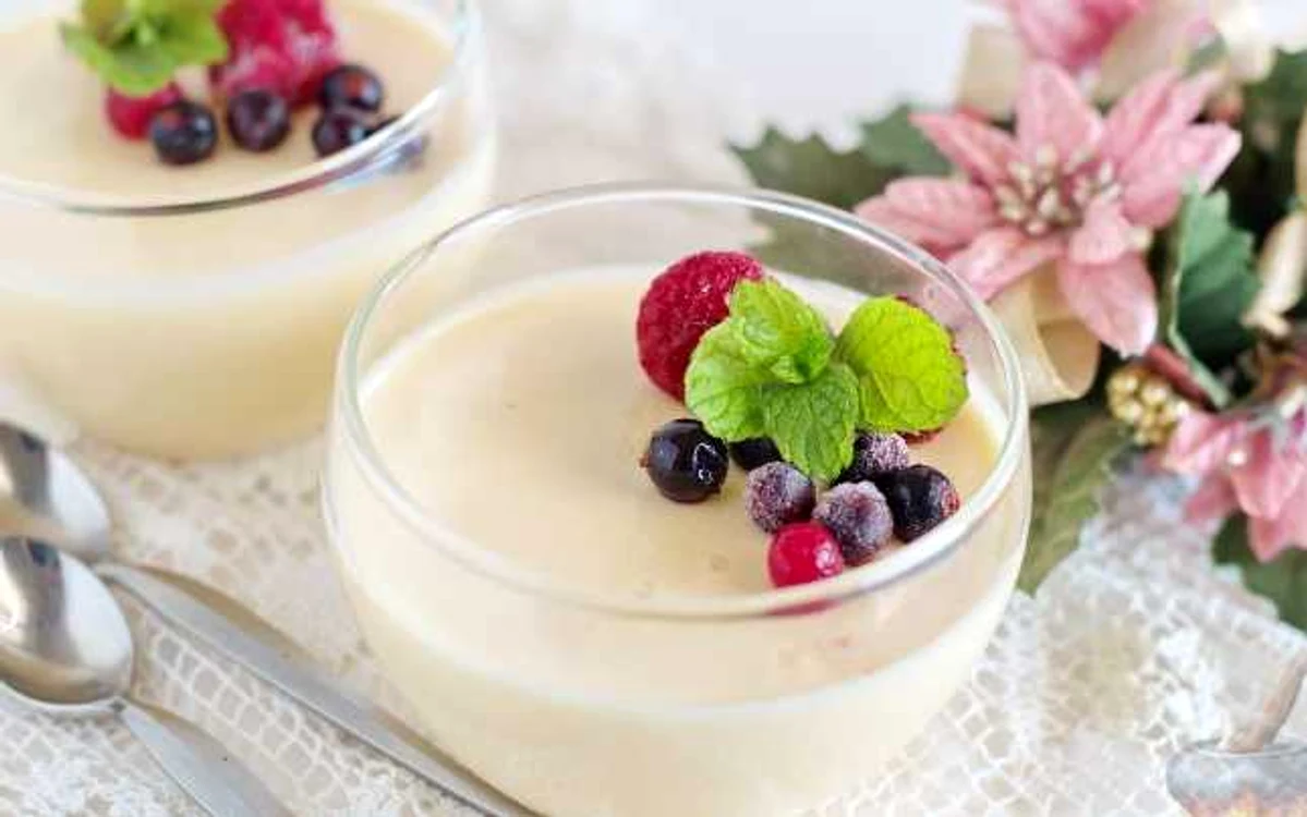 Crema bavareză de vanilie FOTO Specialitatea Casei