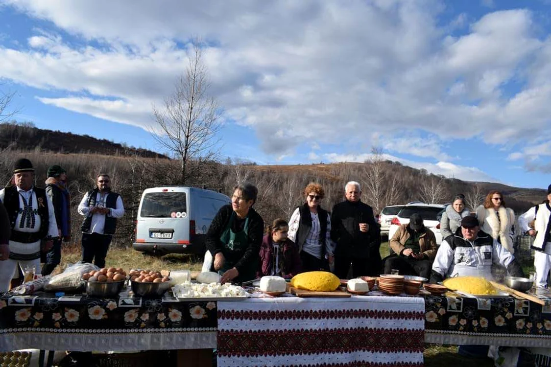 Turiștii au putut să deguste preparate tradiționale Foto: Mărioara Băbu/Facebook