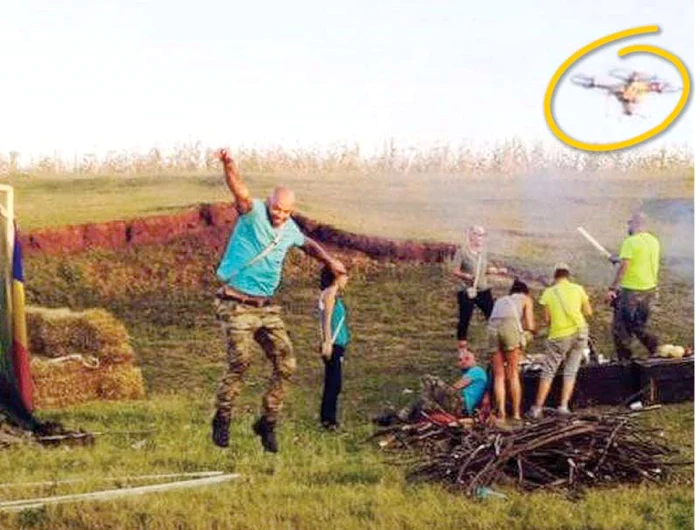 Concurenţii au viaţă grea în munţi. Ei trebuie să-şi gătească singuri şi să doarmă sub cerul liber