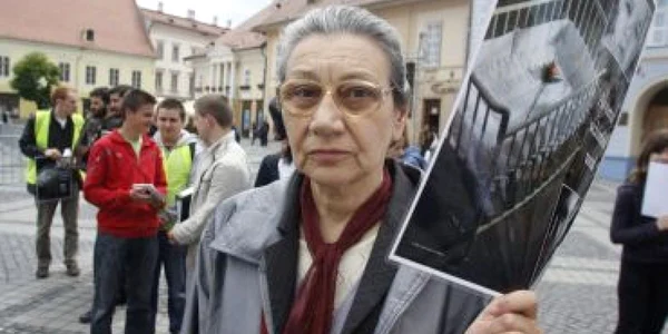 Sibiu: Copii în port popular au mărşăluit împotriva avortului