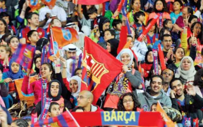 Arabii au colorat stadionul în roşu şi albastru, Barcelona având mulţi fani în zona Golfului Persic