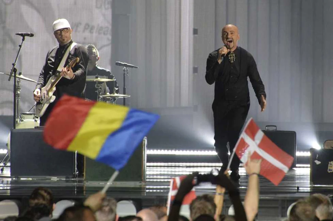 Formaţia Voltaj cântă piesa De la capăt în timpul primei semifinale a concursului Eurovision de la viena Austria FOTO AP