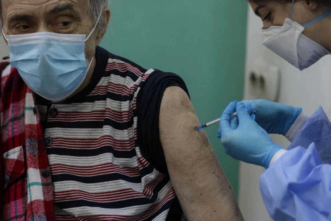 Ministerul Sănătăţii: Vaccinarea împotriva COVID-19 este foarte importantă pentru pacienţii cu diabet, din cauza riscului crescut al acestora de a face o formă severă a bolii  FOTO Inquam Photos / Octav Ganea