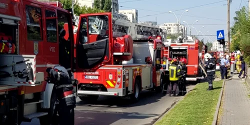 Incendiu - masina pompieri FOTO ISU